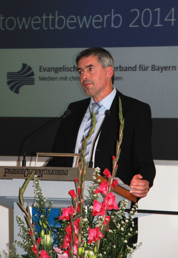 Roland Gertz, Direktor des Evangelischen Presseverbands für Bayern e.V., bei seiner Festrede